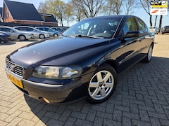 Volvo S60 - 2.0T Edition 179PK 2004. Airco/Cruise/Trekhaak etc.. APK 04-2027