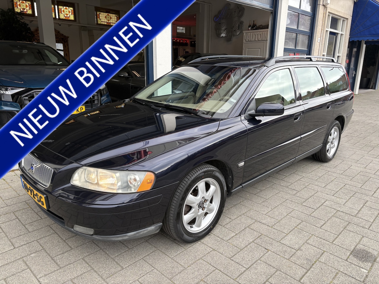 Volvo V70 - 2.4 Momentum LEDER/CLIMA/CRUISE - AutoWereld.nl