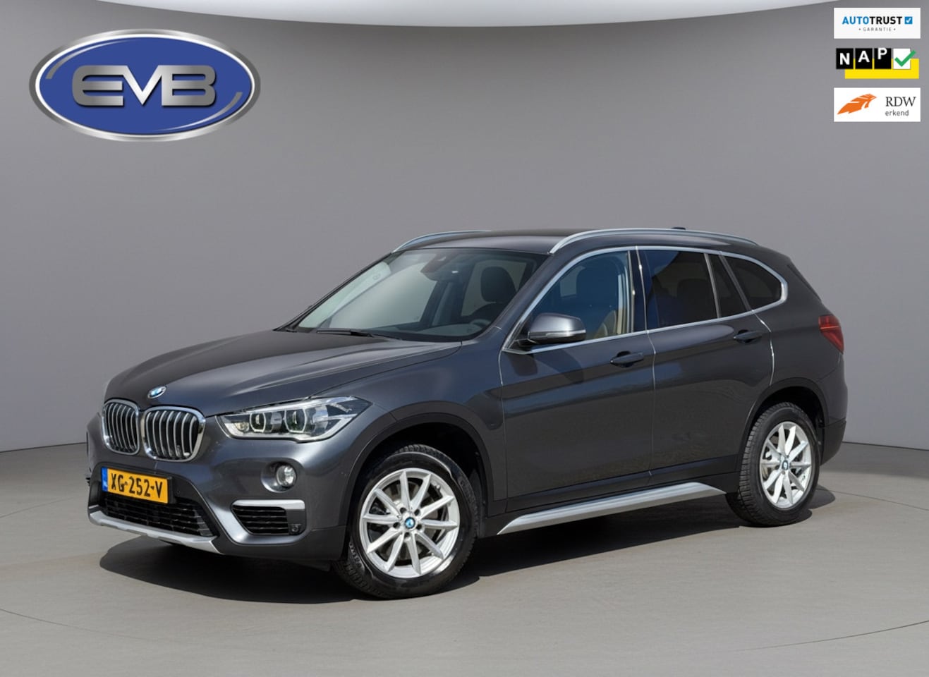 BMW X1 - SDrive20i AUTOMAAT 192 pk Orange Sport Edition, lederen sportinterieur,stoelverwarming, el - AutoWereld.nl