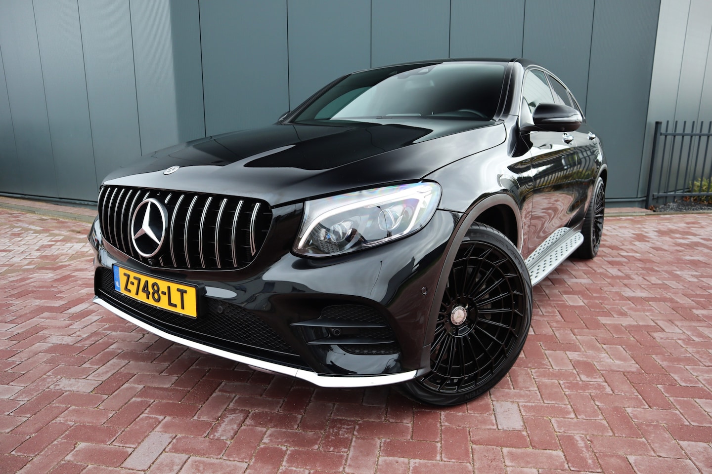 Mercedes-Benz GLC-klasse Coupé - 350e 4MATIC Premium Plus 327 PK. AMG Pakket  Luchtvering Vol Leder Burmester Audio Head-up - AutoWereld.nl