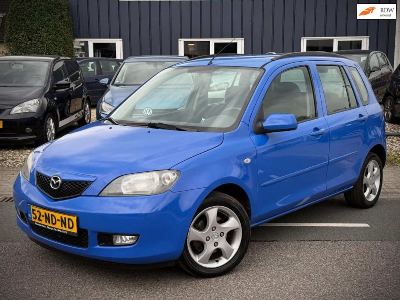 MAZDA 2