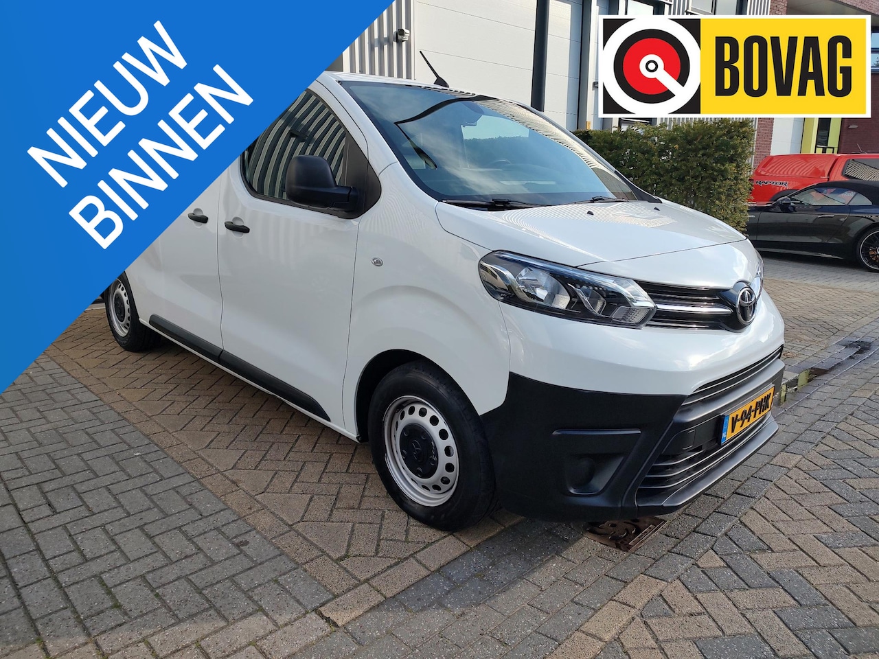 Toyota PROACE Long Worker - 2.0 D-4D Live 3-Persoons Airco PDC  Lane-Assist - AutoWereld.nl