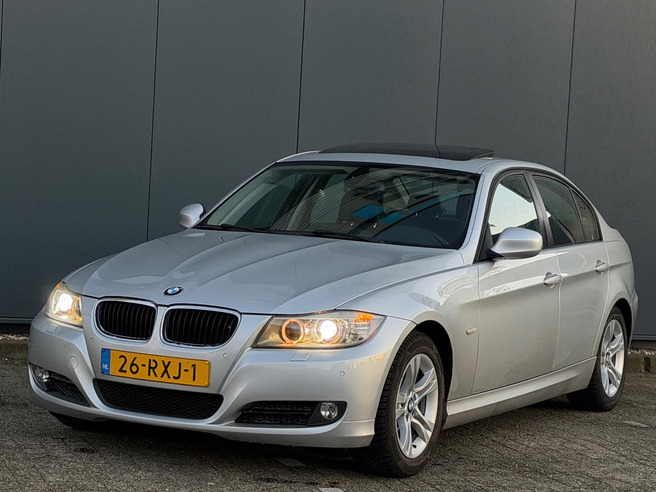 BMW 3-serie - 318i Business Line M Sport | Nap | Navi | Dakje - AutoWereld.nl