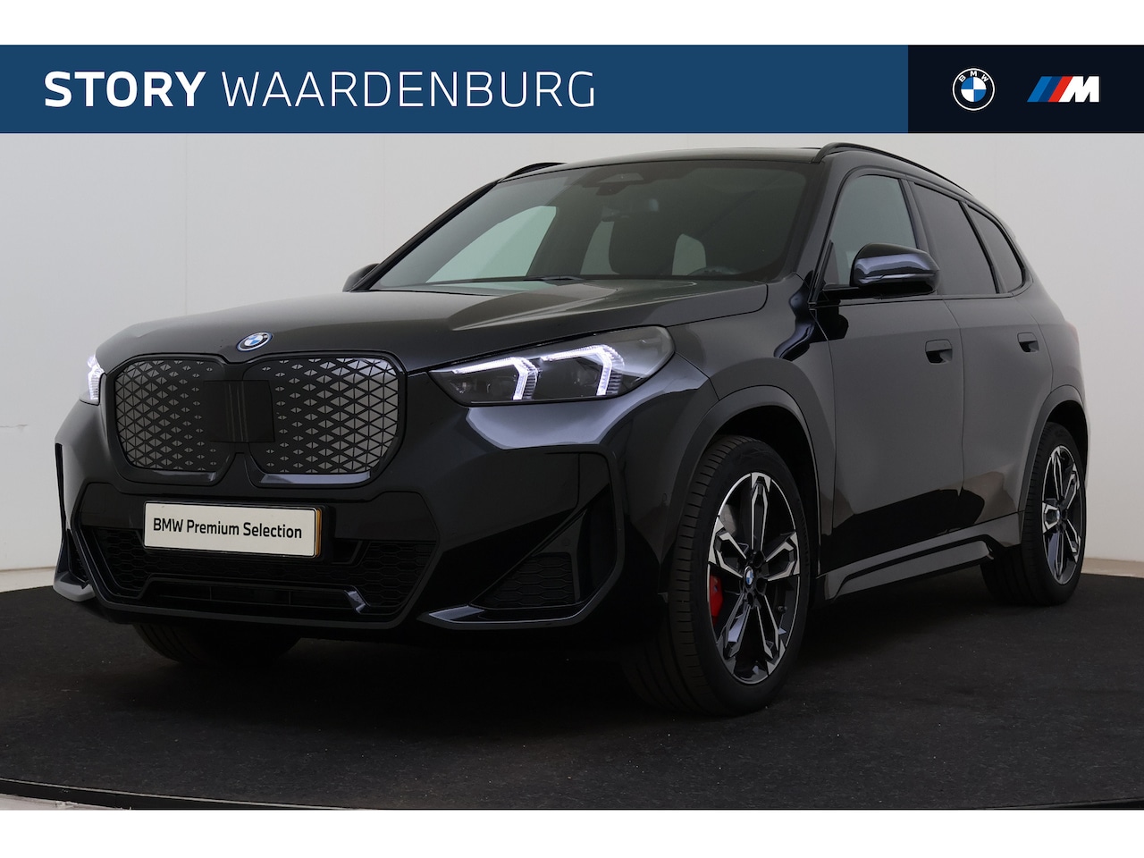 BMW iX1 - eDrive20 M Sport / Panoramadak / Sportstoelen / Achteruitrijcamera / M Adaptief onderstel - AutoWereld.nl