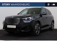 BMW iX1 - eDrive20 M Sport / Panoramadak / Sportstoelen / Achteruitrijcamera / M Adaptief onderstel