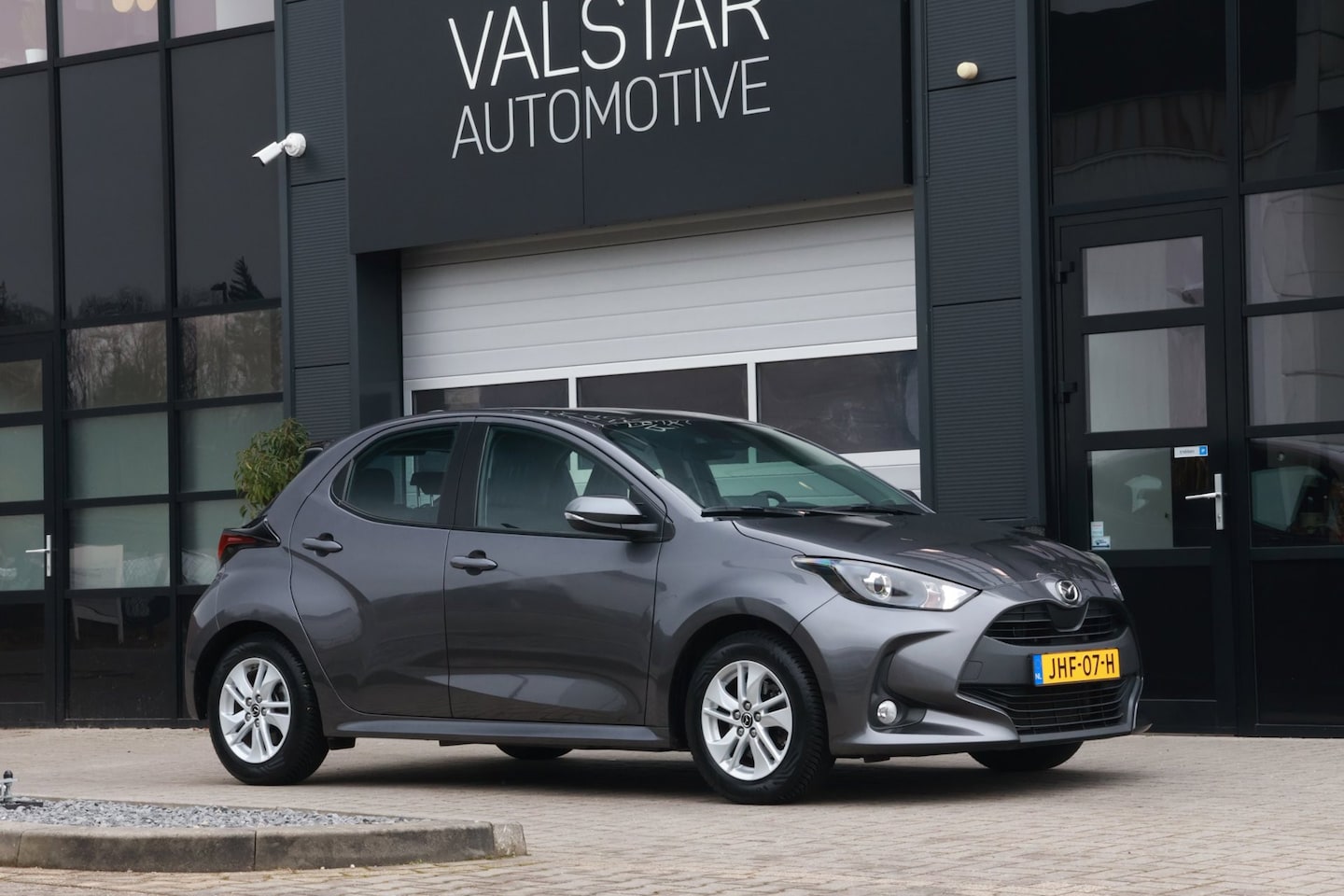 Toyota Yaris - 1.5 Hybrid Business Plus ( Mazda ) Carplay / Stoel-stuurverwarming! - AutoWereld.nl