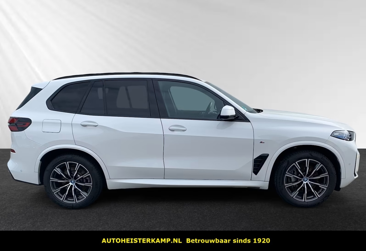 BMW X5 - xDrive50e M-Sport 489 PK Panoramadak Trekhaak 360 Camera Soft Close Harman Kardon - AutoWereld.nl
