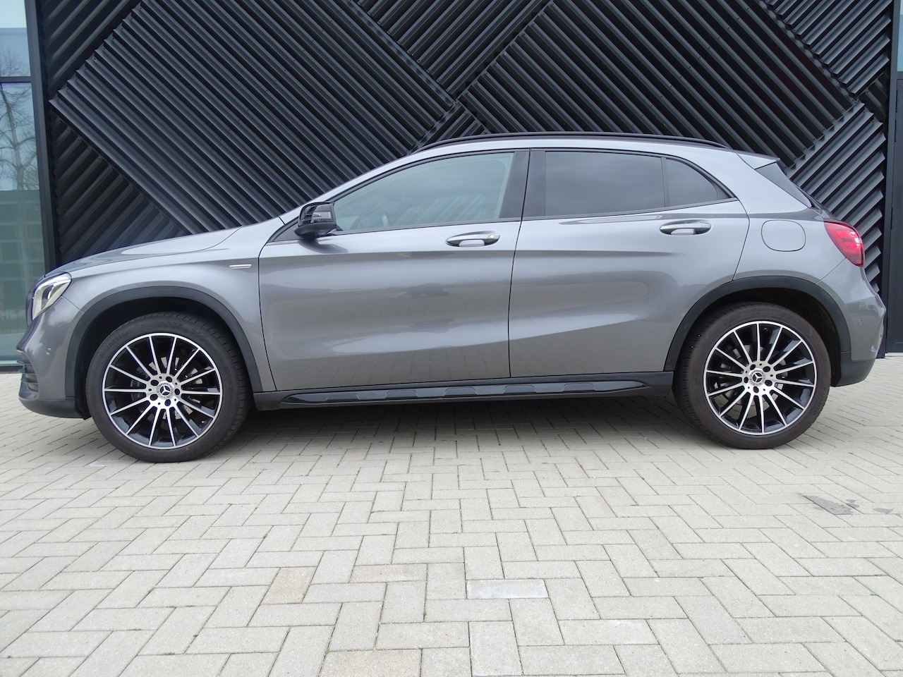 Mercedes-Benz GLA-Klasse - 200 Premium Mercedes-Benz GLA-klasse 200 Edition AMG Pano|trekh|Carmera - AutoWereld.nl