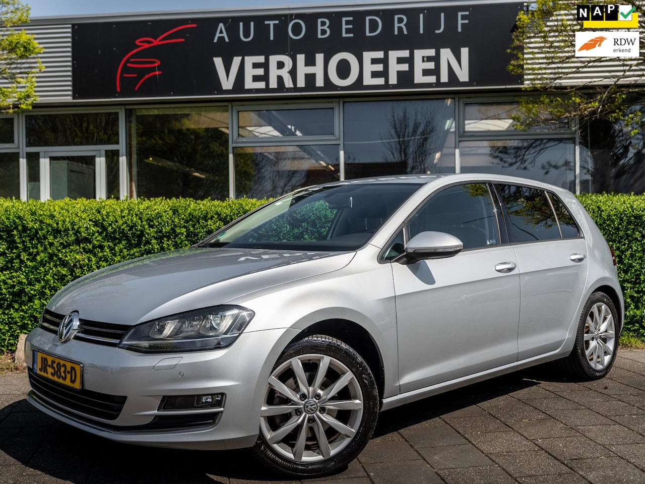 Volkswagen Golf - 1.4 TSI Connected Series - CARPLAY - PARKEERCAMERA - STOELVERWARMING - XENON - VOLLEDIG ON - AutoWereld.nl