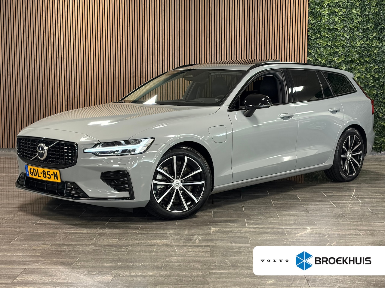 Volvo V60 - T6 AWD Recharge Ultra Dark | Trekhaak | Schuifdak | Head-Up Display | Harman Kardon | Adap - AutoWereld.nl