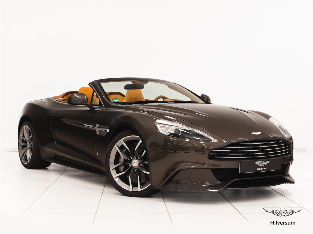 Aston Martin Vanquish Volante - By Q 8-Speed - AutoWereld.nl