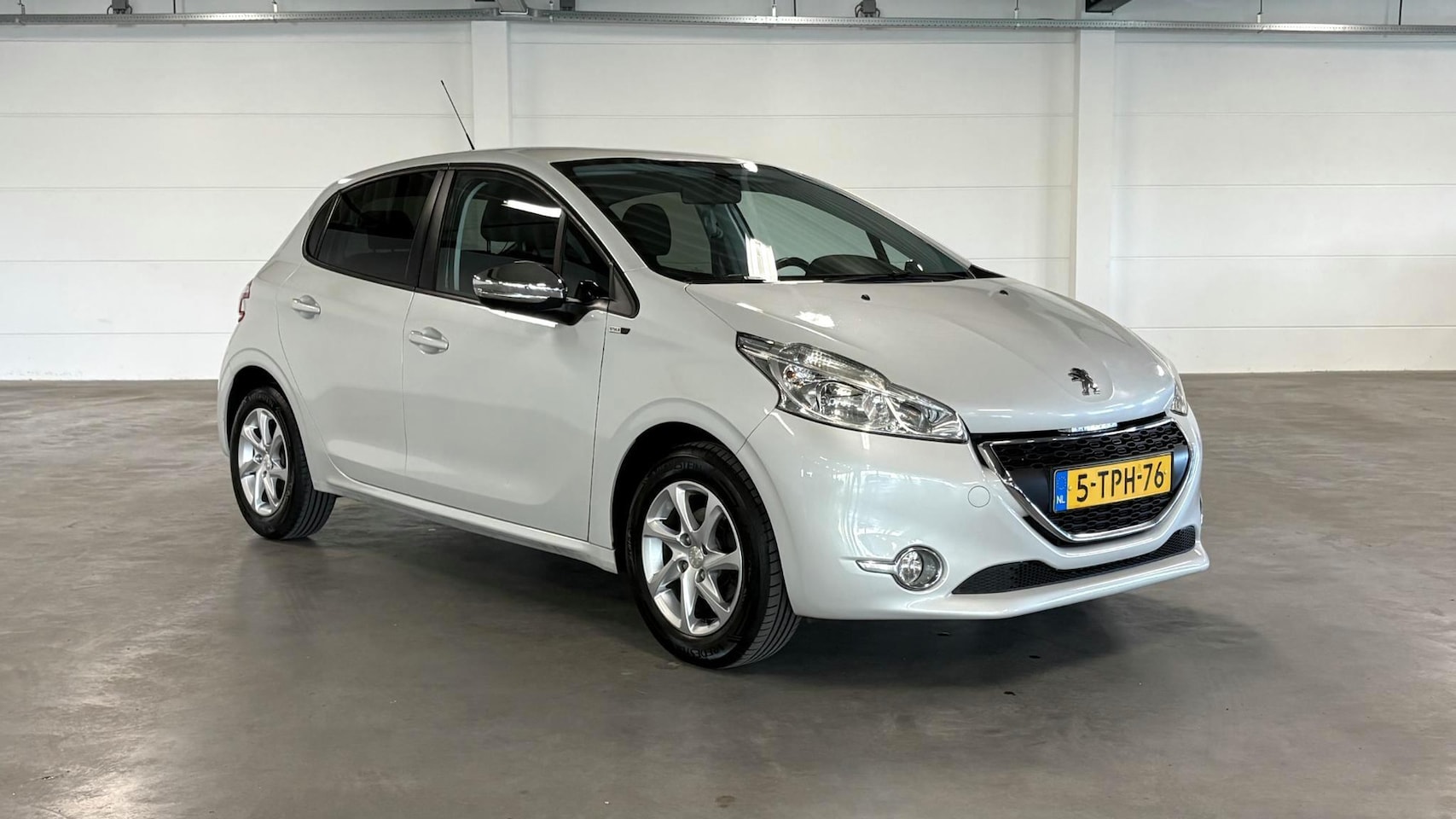 Peugeot 208 - 1.2 VTi Style | Airco | Navigatie | Lakschade - AutoWereld.nl