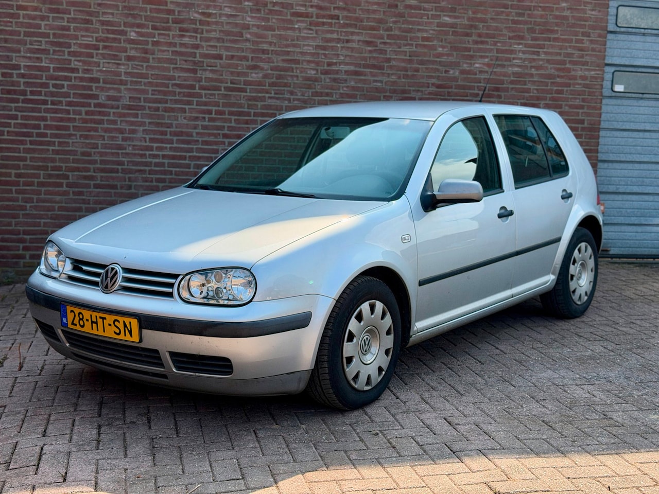 Volkswagen Golf - 1.6 Trendline automaat |ecc,audio,cruise| - AutoWereld.nl
