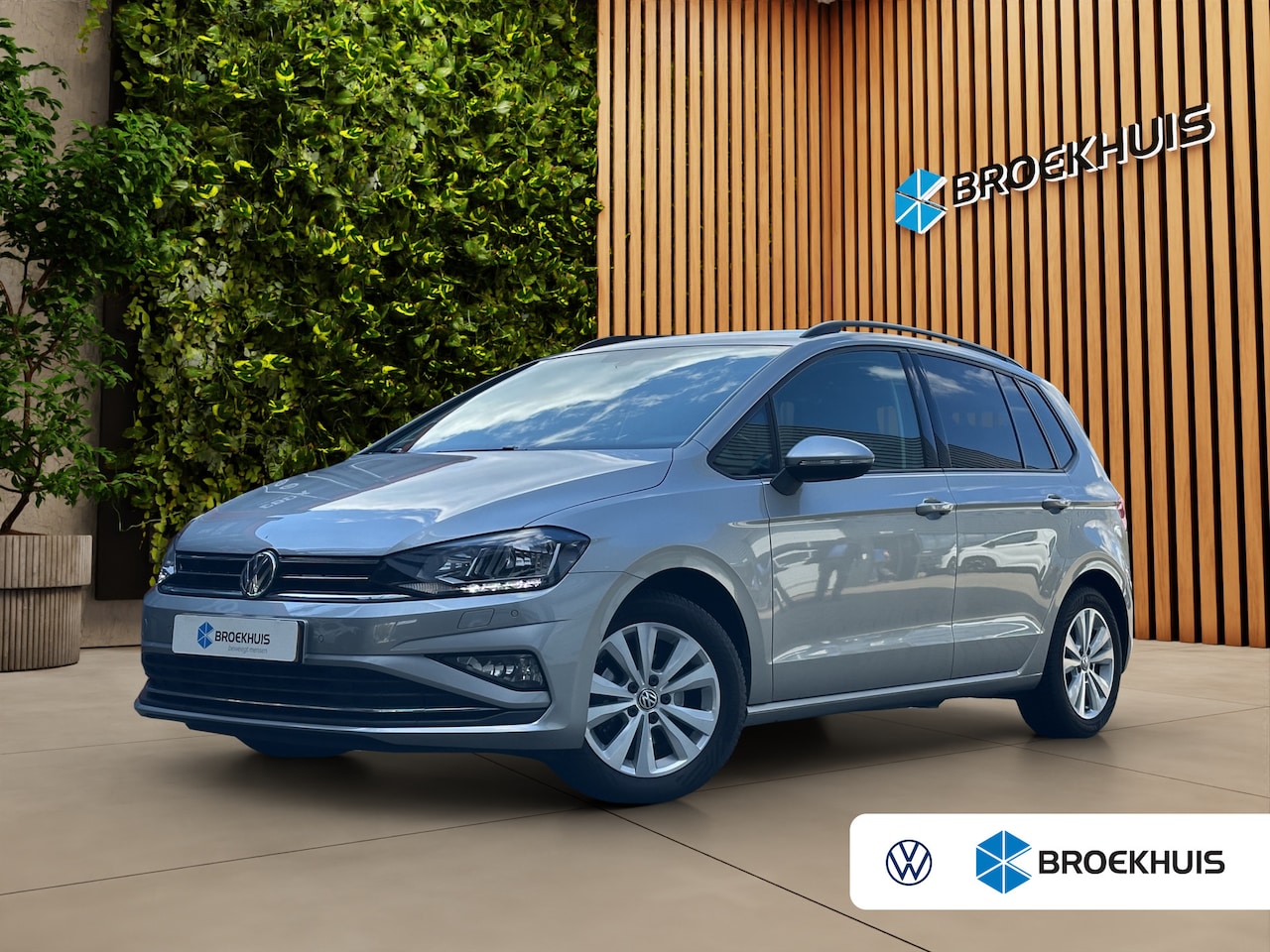 Volkswagen Golf Sportsvan - 1.0 TSI Highline | Adaptive Cruise | Trekhaak | CarPlay | Stoelverwarming - AutoWereld.nl