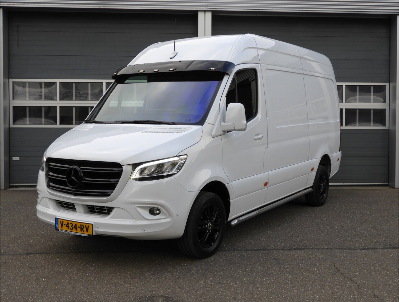 Mercedes-Benz Sprinter - 316 2.2 CDI L2H2 RWD AUT | LED | 360 CAMERA | 3.5t TREKHAAK | DISTRONIC - AutoWereld.nl