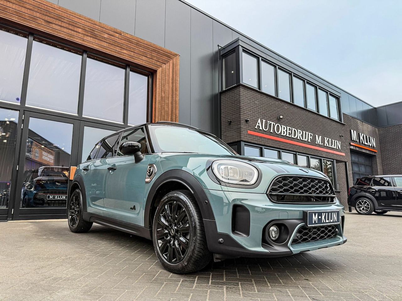 MINI Countryman - Mini Cooper S E ALL4 ALL aut 220pk Sage Green/Memory/Pano/Hk/Btw/Vol - AutoWereld.nl