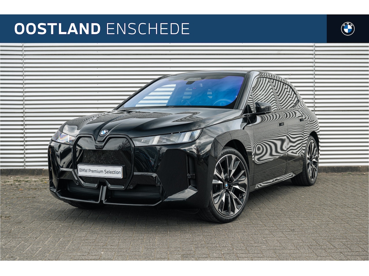 BMW iX - xDrive60 M Sport / Panoramadak Sky Lounge / Trekhaak / M Multifunctionele Stoelen / Parkin - AutoWereld.nl