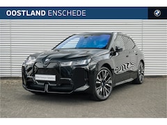 BMW iX - xDrive60 M Sport / Panoramadak Sky Lounge / Trekhaak / M Multifunctionele Stoelen / Parkin