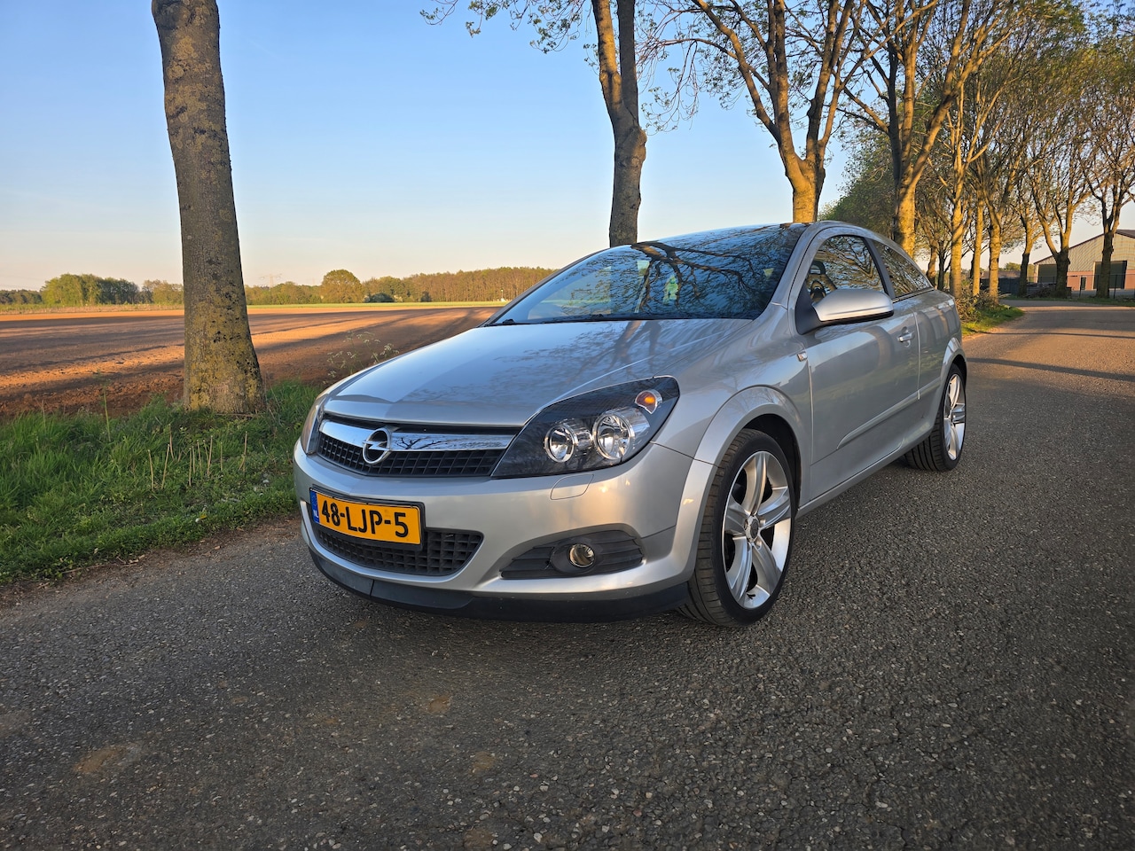 Opel Astra GTC - 1.6 Cosmo - AutoWereld.nl
