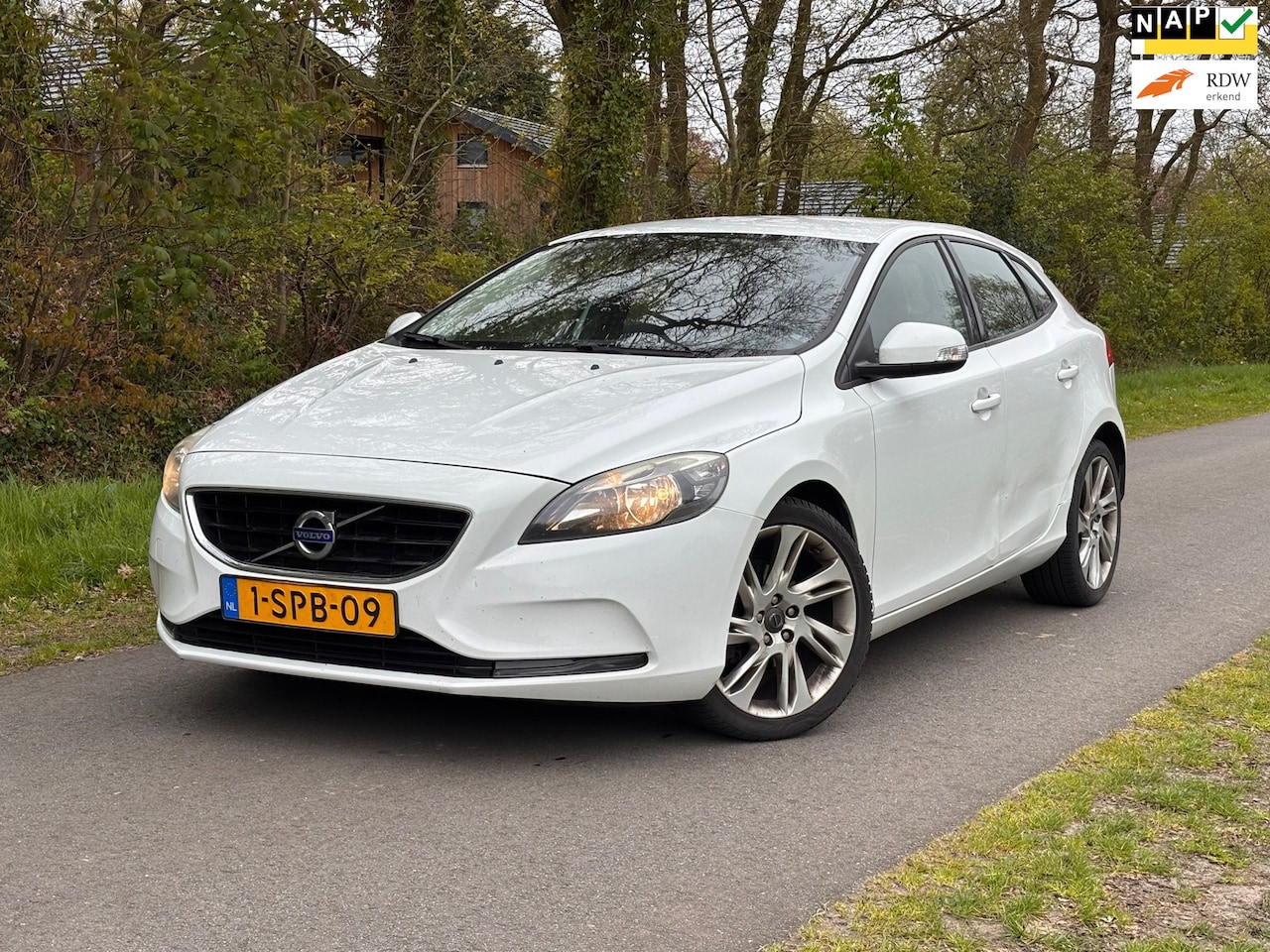 Volvo V40 - 1.6 D2 Kinetic | Cruise + Navi Nu € 3.250,- !!! - AutoWereld.nl