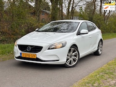 Volvo V40 - 1.6 D2 Kinetic | Cruise + Navi Nu € 3.250,