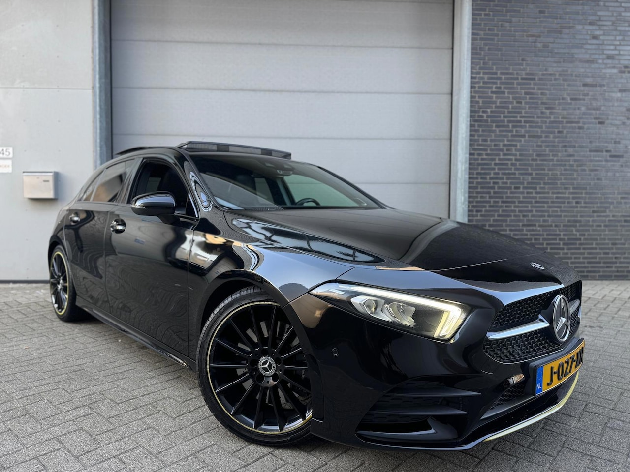 Mercedes-Benz A-klasse - 250 Premium Plus Edition [Pano | Burmester | Sfeerverlichting | Achteruitrijcamera] - AutoWereld.nl