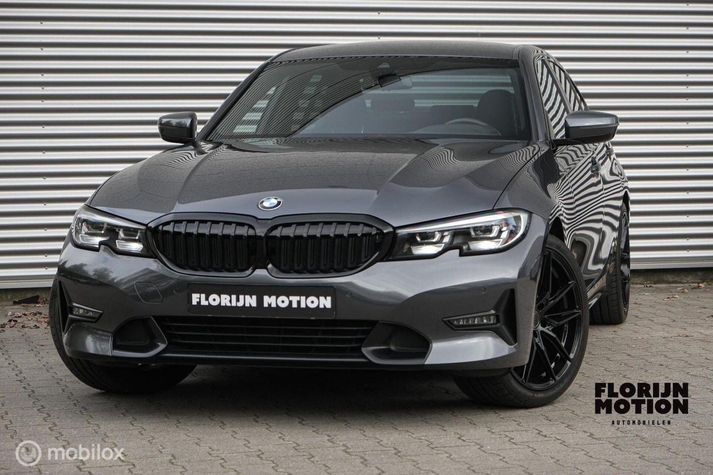 BMW 3-serie - 320i Executive Edition | Stoelverwarming | Sportstoelen | Donkere hemel | Camera | LED | 1 - AutoWereld.nl