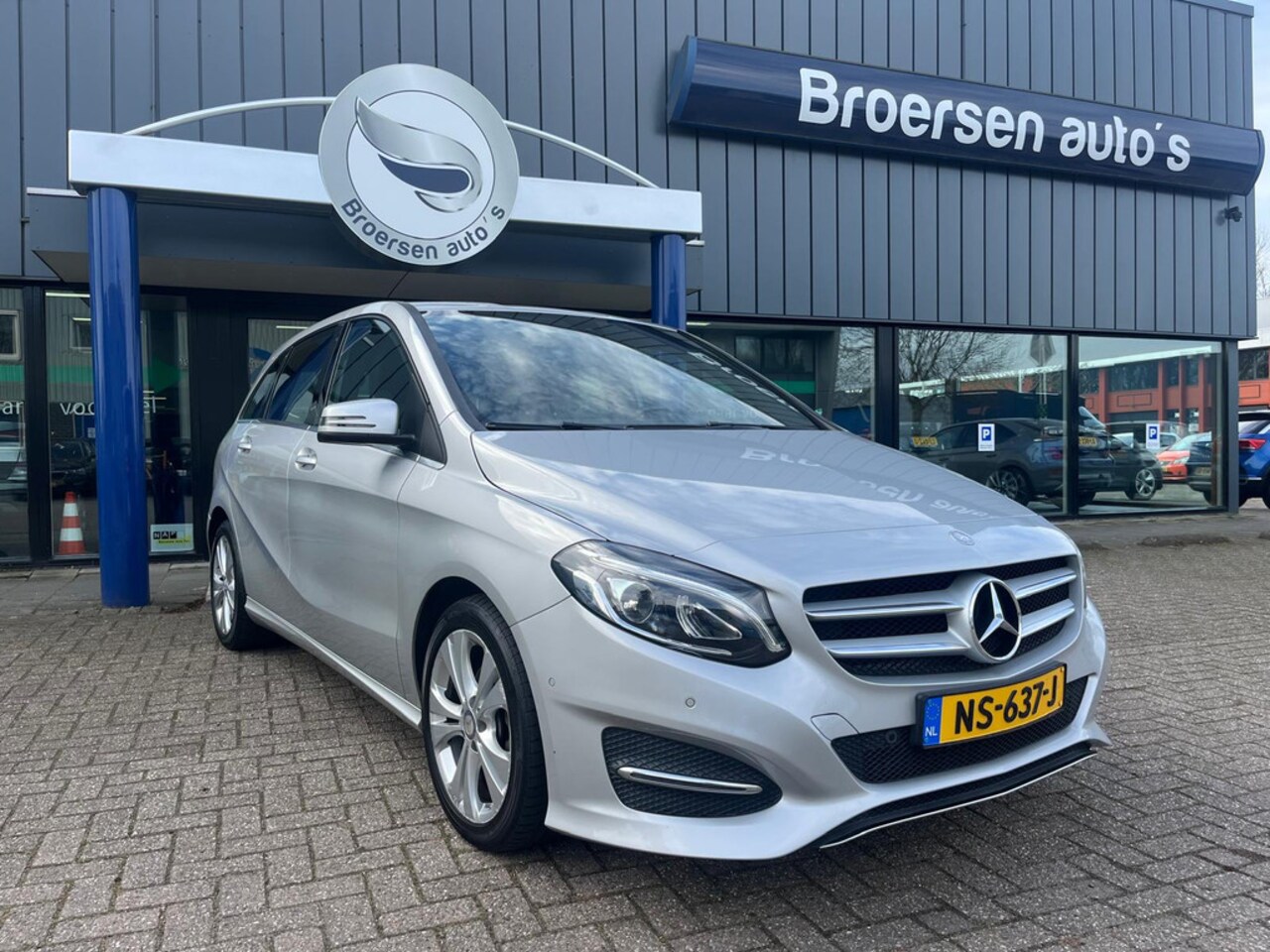 Mercedes-Benz B-klasse - B180 122PK Ambition met Navigatie, Cruise control & 17'' Lichtme - AutoWereld.nl