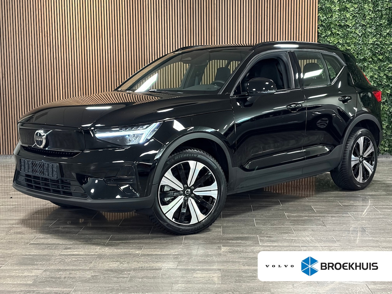 Volvo XC40 - Recharge Core 70 kWh | 95% SoH | Trekhaak | All Season Banden | Stoel en Stuurwielverwarmi - AutoWereld.nl