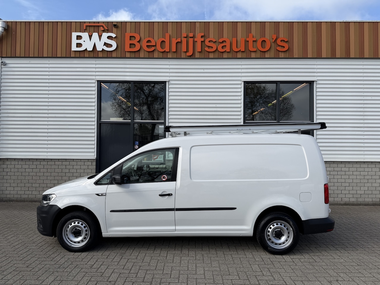 Volkswagen Caddy Maxi - 2.0 TDI 102pk L2H1 BMT Maxi Comfortline / vaste prijs rijklaar € 10.950 ex btw / lease van - AutoWereld.nl