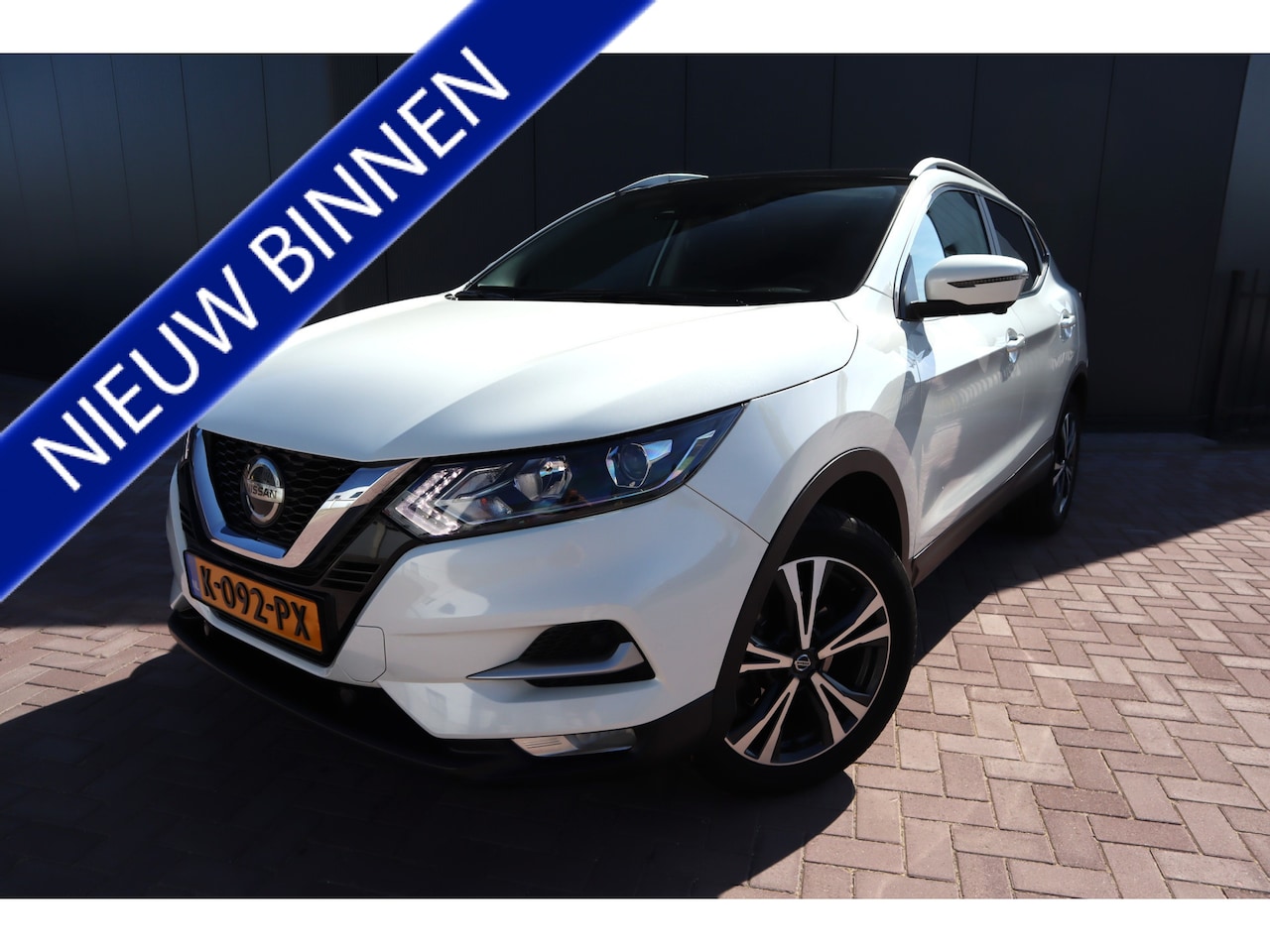 Nissan Qashqai - 1.3 DIG-T Design Edition Automaat Panoramadak  Trekhaak Camera  Etc. Etc. - AutoWereld.nl