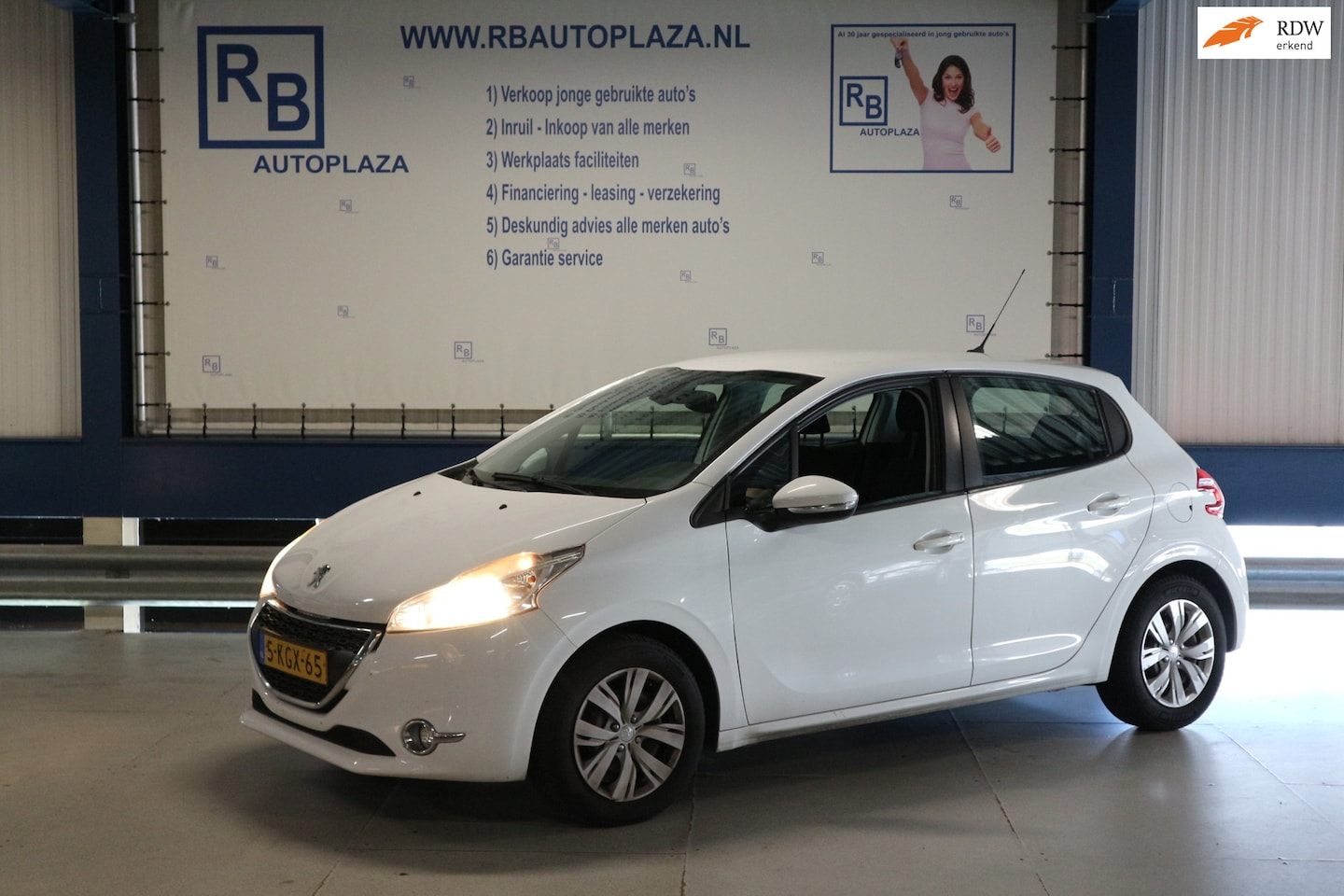 Peugeot 208 - 1.2 VTi Envy / NIEUWE MOTOR / CLIMA / WHITE PACK ! ! - AutoWereld.nl