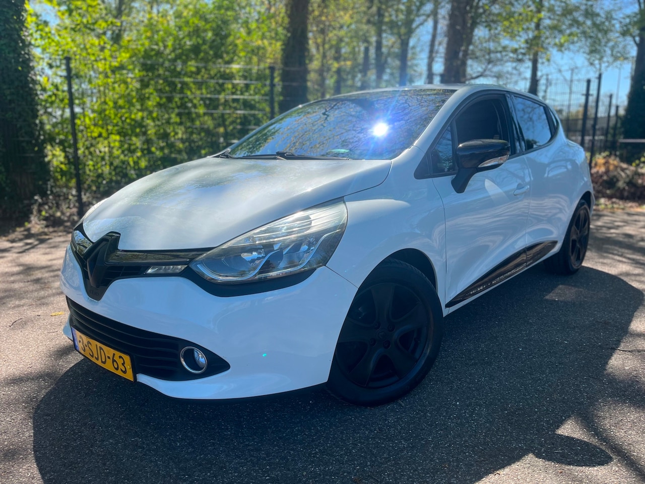 Renault Clio - 0.9 TCe Expression NAVIGATIE AIRCO GETINT GLAS !! - AutoWereld.nl