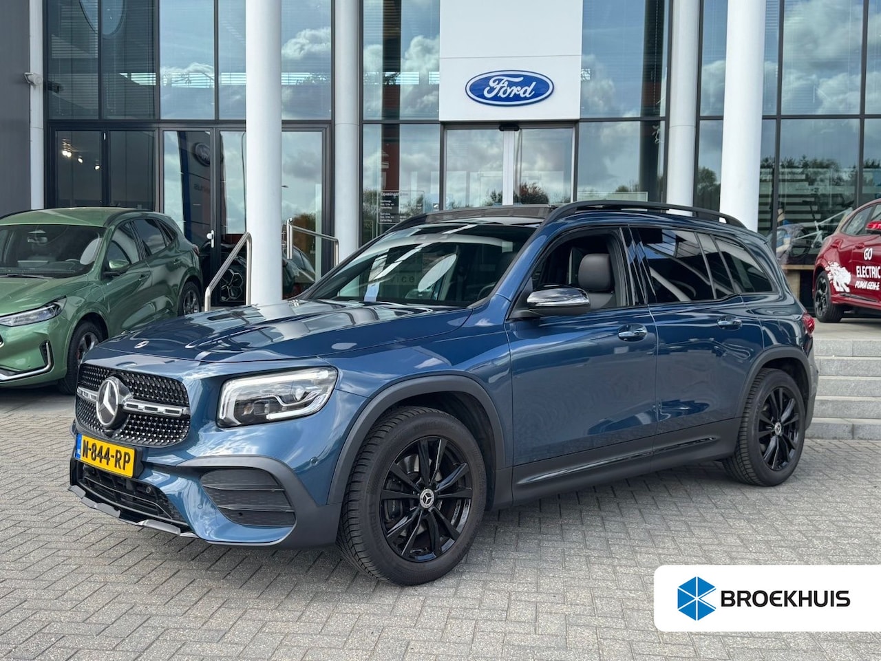 Mercedes-Benz GLB - 200 B.S. AMG | Pano-dak | Origineel Nederlands! | Memory seats | Camera | 100% Dealer Onde - AutoWereld.nl