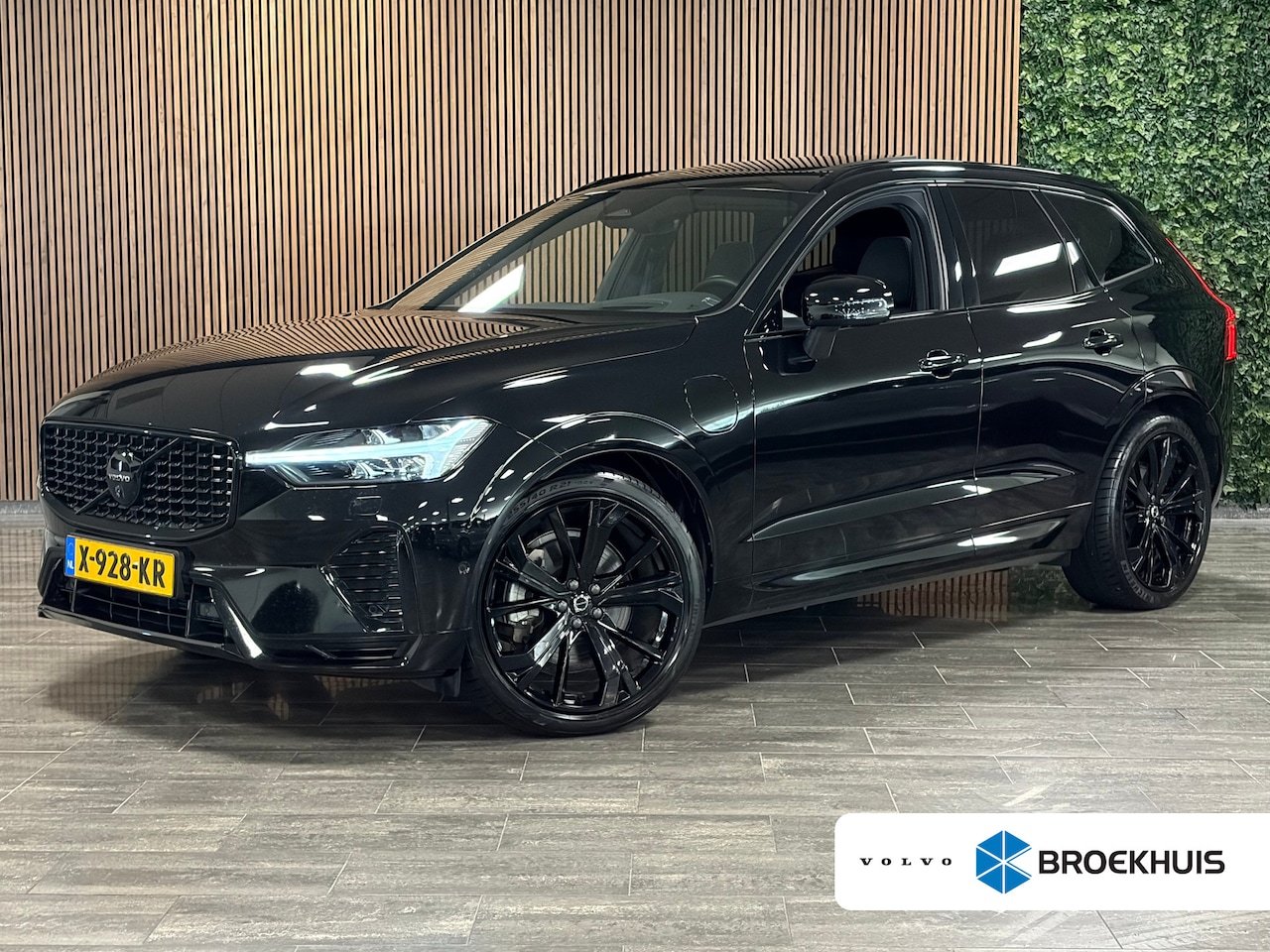 Volvo XC60 - T8 AWD Recharge Ultra Black Edition | Luchtvering | Trekhaak | 360° Camera | 455pk | Head- - AutoWereld.nl