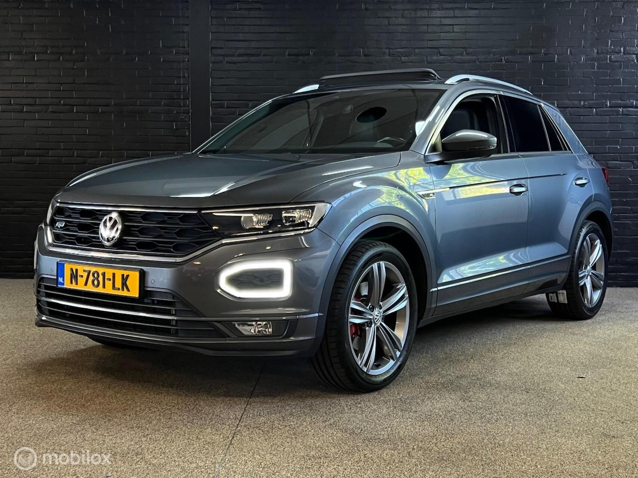Volkswagen T-Roc - 2.0 TSI 4Motion 3x R-Line KEYLESS PANO LED - AutoWereld.nl