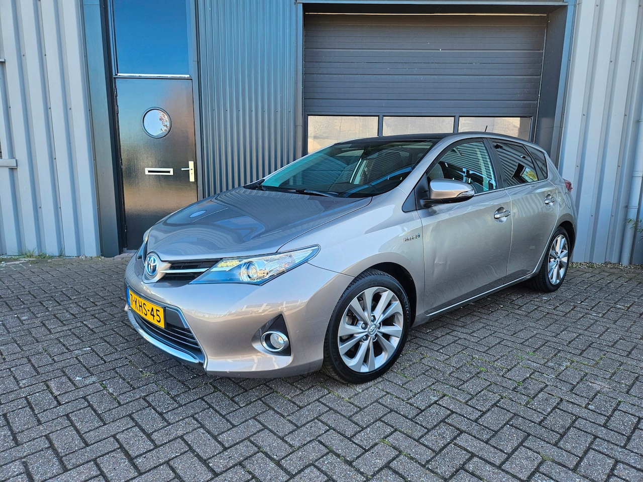 Toyota Auris - - 1.8 Hybrid | PANO | LED | CAM | NAP | ZUINIG! - AutoWereld.nl