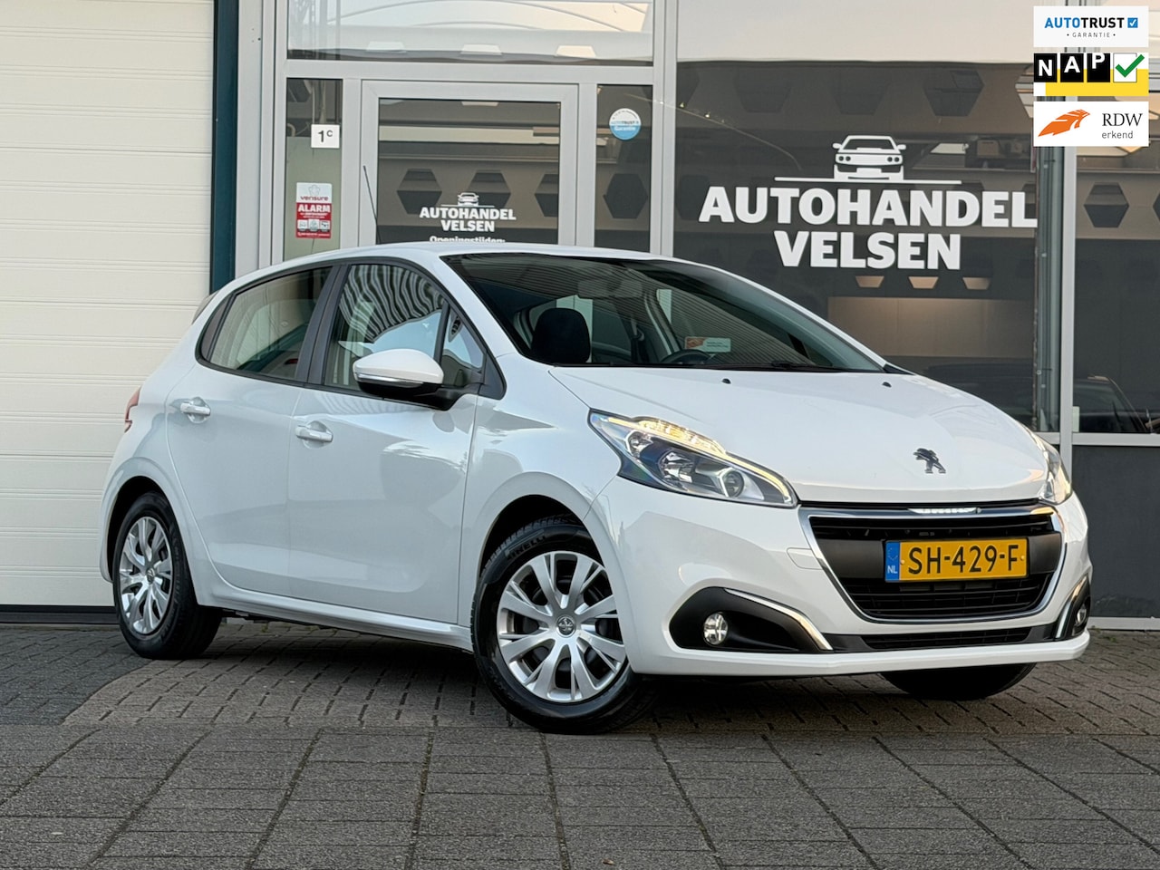 Peugeot 208 - 1.2 PureTech Blue Lion Apple carplay Airco Navi - AutoWereld.nl