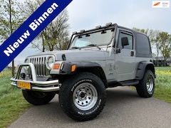 Jeep Wrangler - 2.5i Hardtop + Softtop | 4x4 | Youngtimer | Trekhaak | Bullbar |