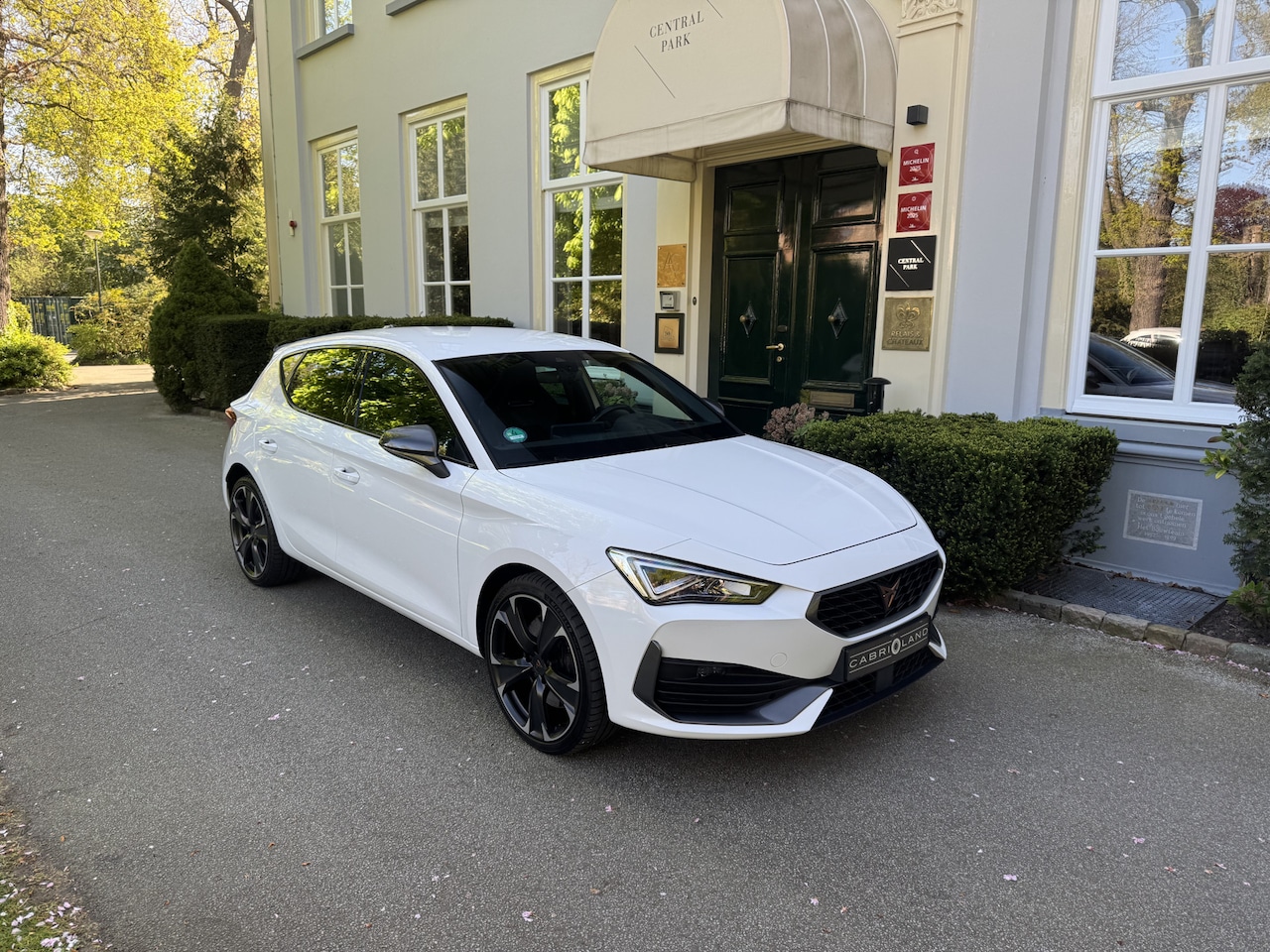 CUPRA Leon - 1.4 e-Hybrid, Stuurwielverwarming, Sportstoelen - AutoWereld.nl