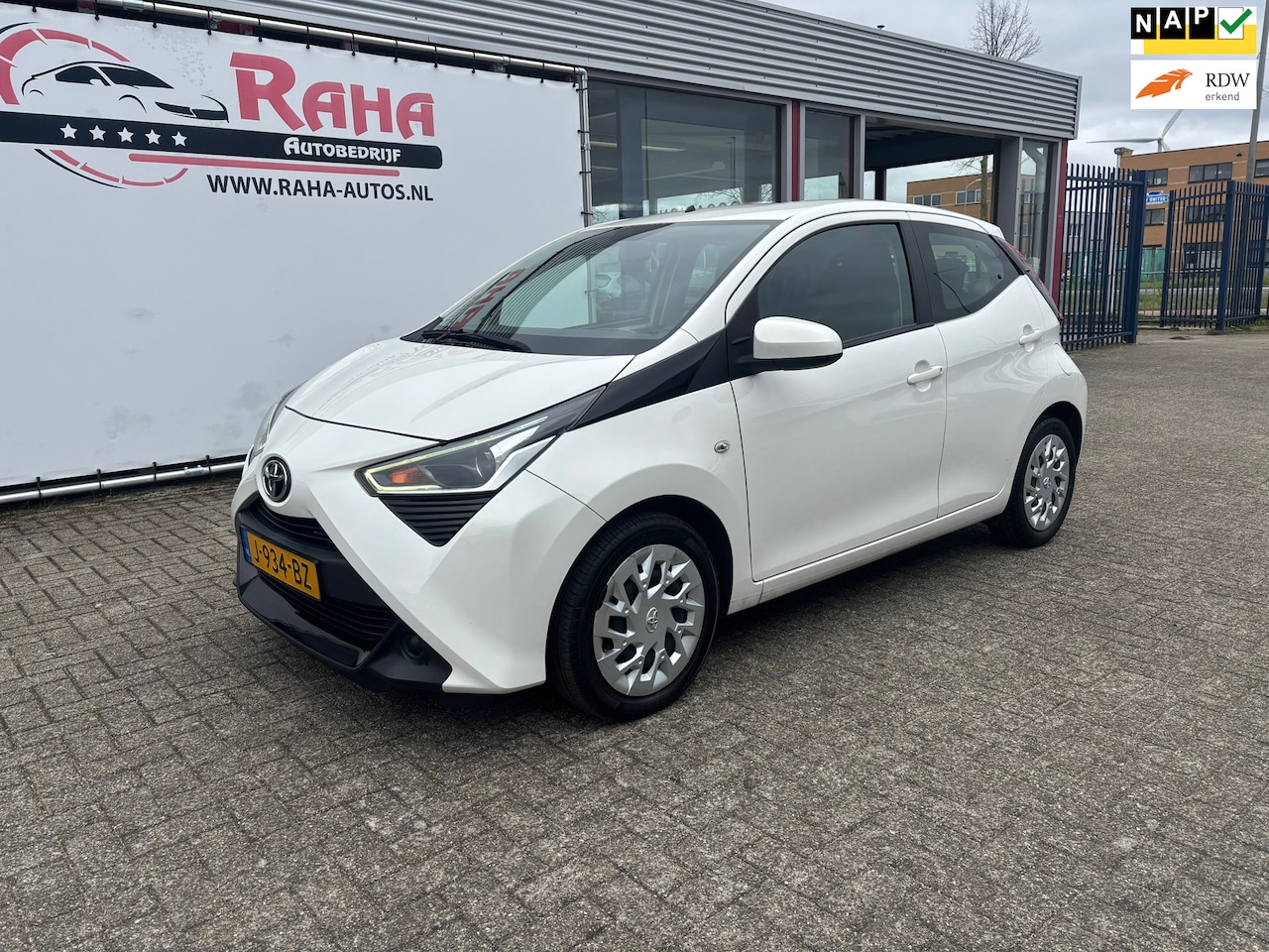 Toyota Aygo - 1.0 VVT-i x-play 1.0 VVT-i x-play - AutoWereld.nl