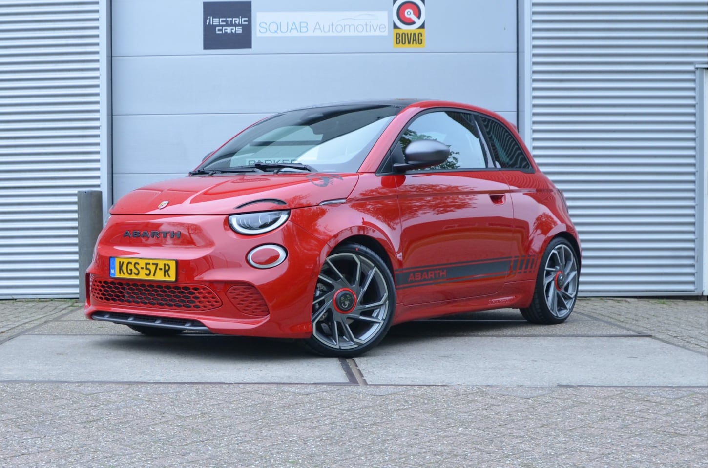 Fiat 500 Abarth - Turismo 42 kWh Pano, 18" Alu - AutoWereld.nl