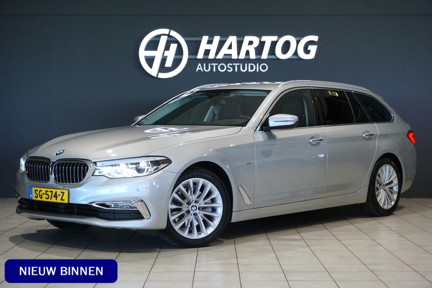 BMW 5-serie Touring - 520i High Executive *NL AUTO / DEALER OH* + MEMORY / HEAD-UP - AutoWereld.nl