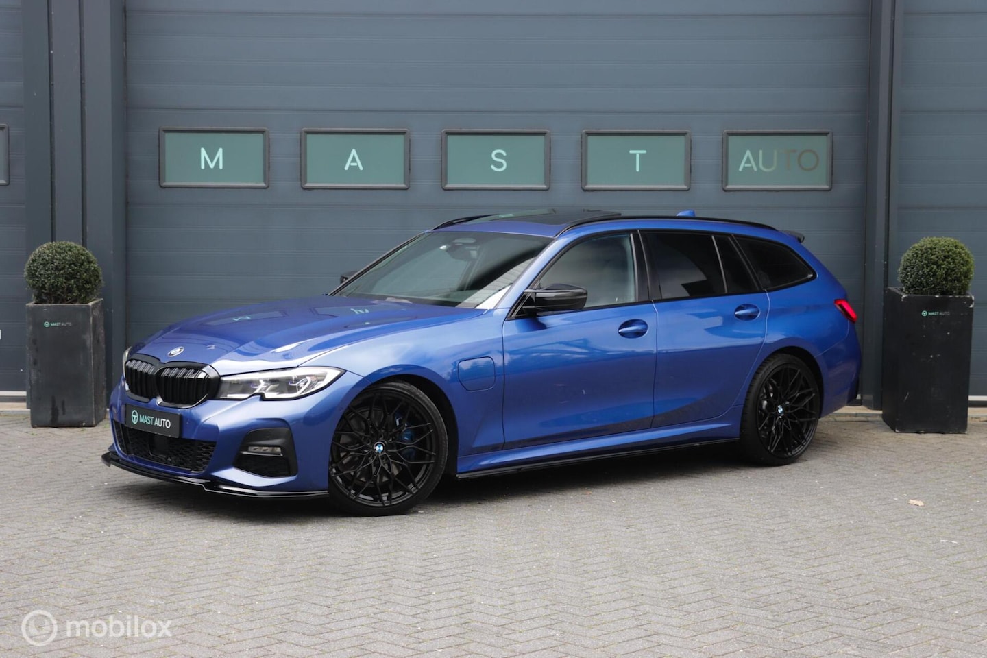 BMW 3-serie Touring - 330e M-Sport|Pano|Laser|ACC|HUD|H&K Audio| - AutoWereld.nl