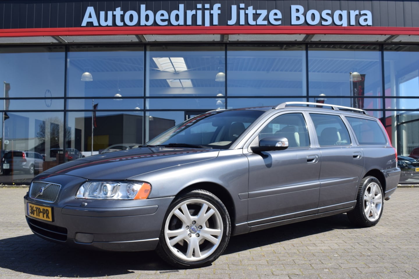Volvo V70 - 2.0T Automaat Edition Sport Xenon | Beige Leder | Full Map Navi | Telefonie | Volledig Ond - AutoWereld.nl
