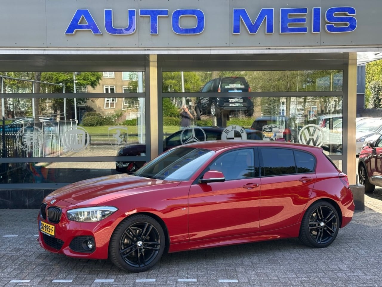 BMW 1-serie - 118I High Executive Automaat Navi Camera Leer Trekhaak - AutoWereld.nl
