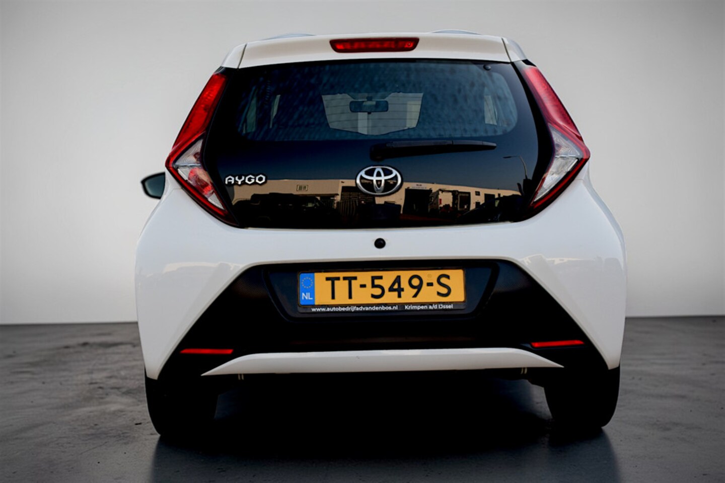 Toyota Aygo - 1.0 VVT-i x-fun 1.0 VVT-i x-fun, Airco, NAP, 5-drs, Bluetooth, LED