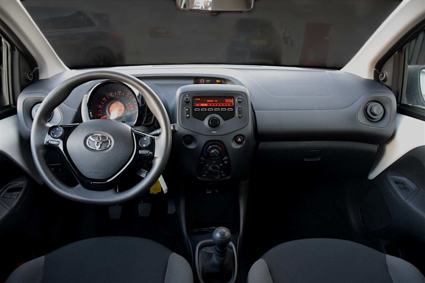 Toyota Aygo - 1.0 VVT-i x-fun 1.0 VVT-i x-fun, Airco, NAP, 5-drs, Bluetooth, LED