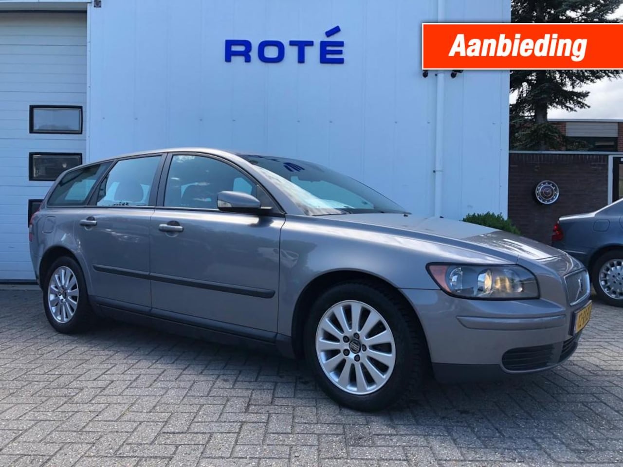 VOLVO V50