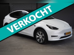 Tesla Model Y - RWD 58 kWh Black & White interior